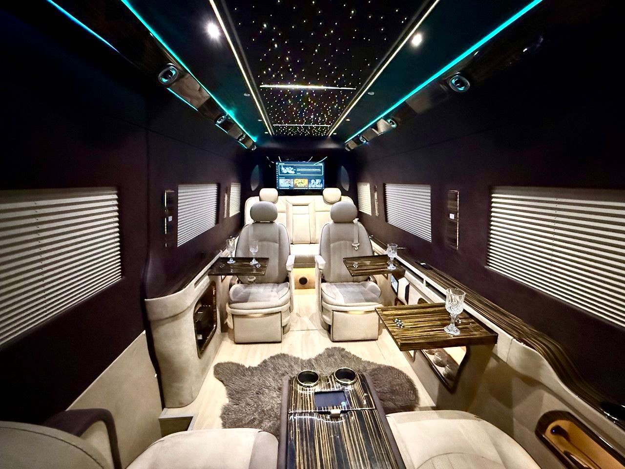 4 to 8 Ultra Luxury V.I.P - 3